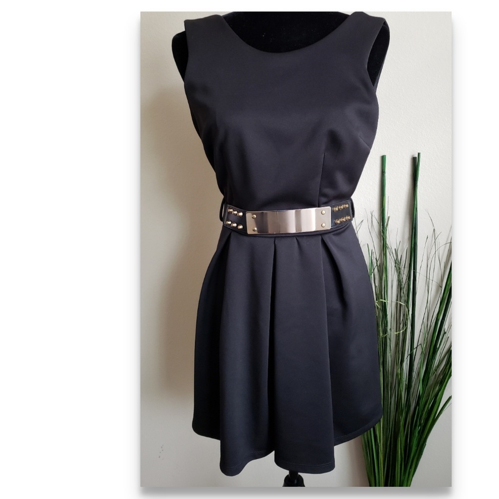 Malloy Backless Black Cocktail Dress w Gold Belt